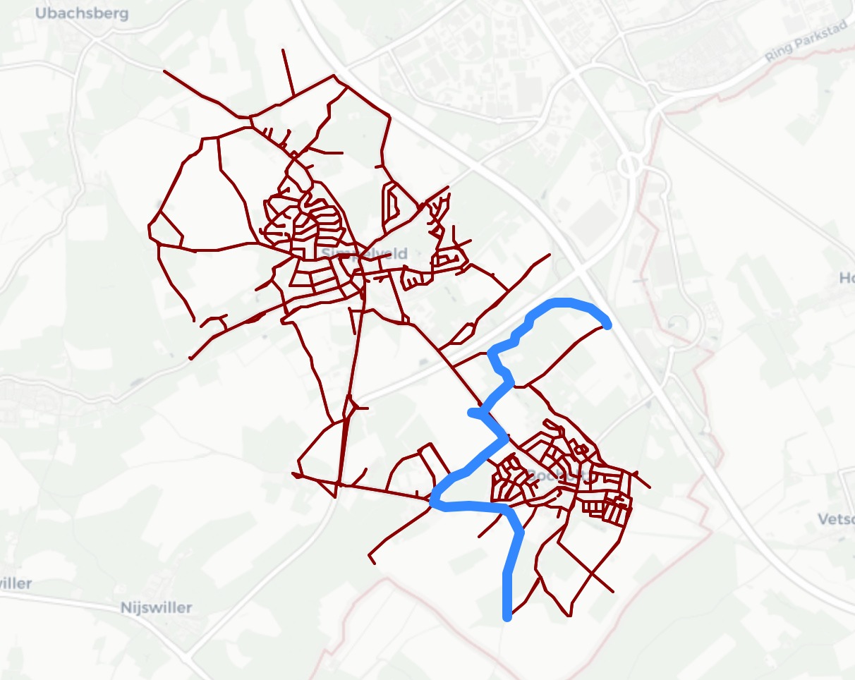 Map with highlighted roads, a route through roads in red